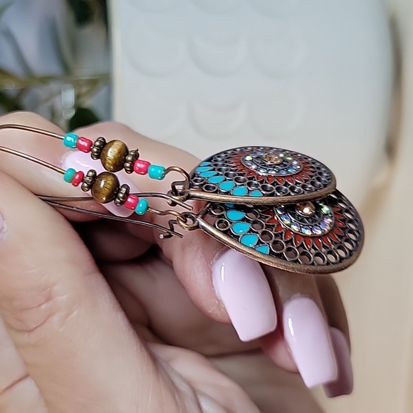 Hollow Cut Medallion Drop Western Bling Earrings - Picture 6 of 6